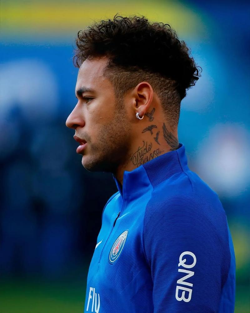 英超半场：哈兰德闪击，赖因德斯建功，曼城2-0西汉姆联（英超半场战报：哈兰德先拔头筹，赖因德斯再下一城，曼城2-0领先西汉姆联）