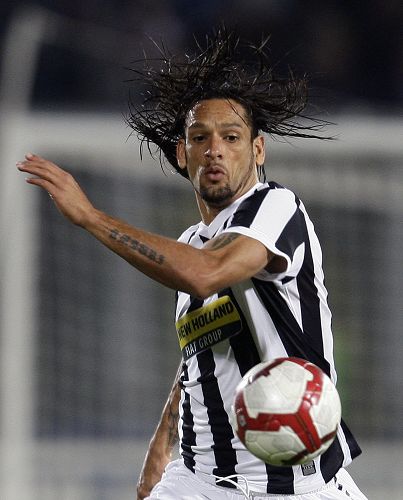 阿什拉夫荣膺2025年非洲足球先生，拉莫斯社媒发文祝贺（阿什拉夫当选2025年非洲足球先生，拉莫斯社媒送上祝贺）