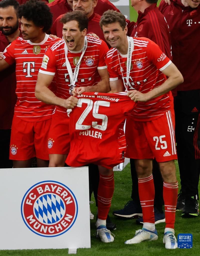 男篮传奇得分后卫曾对科比砍20分，800度近视神准投篮